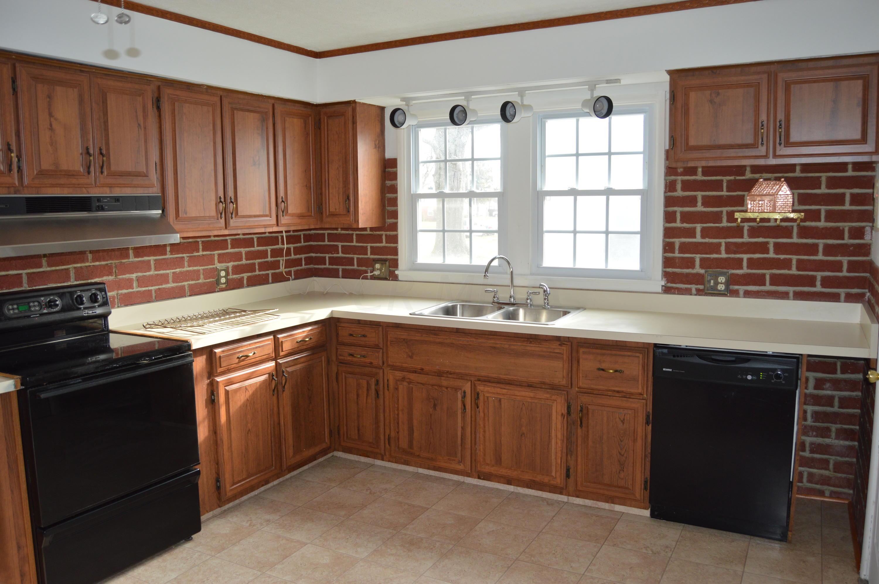271 Danhurst Road Columbus, OH 43228 - Photo 6 of 32 Gallery Image 6