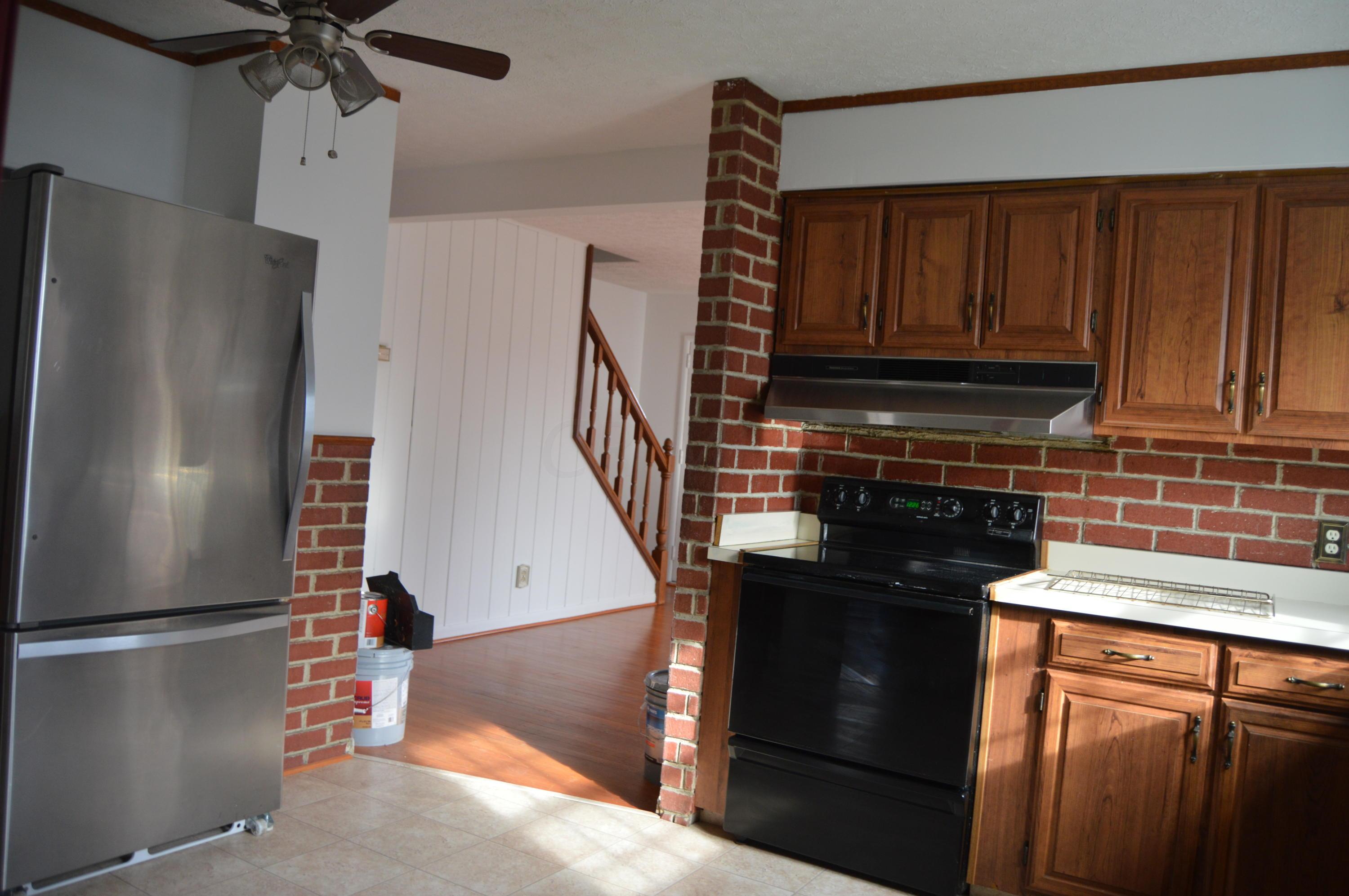 271 Danhurst Road Columbus, OH 43228 - Photo 7 of 32 Gallery Image 7