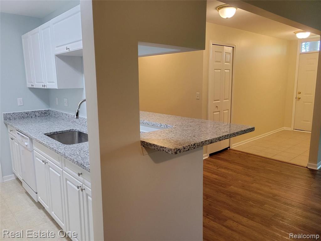 3562 Tremonte Circle, Unit 127 Rochester, MI 48306 - Photo 2 of 28