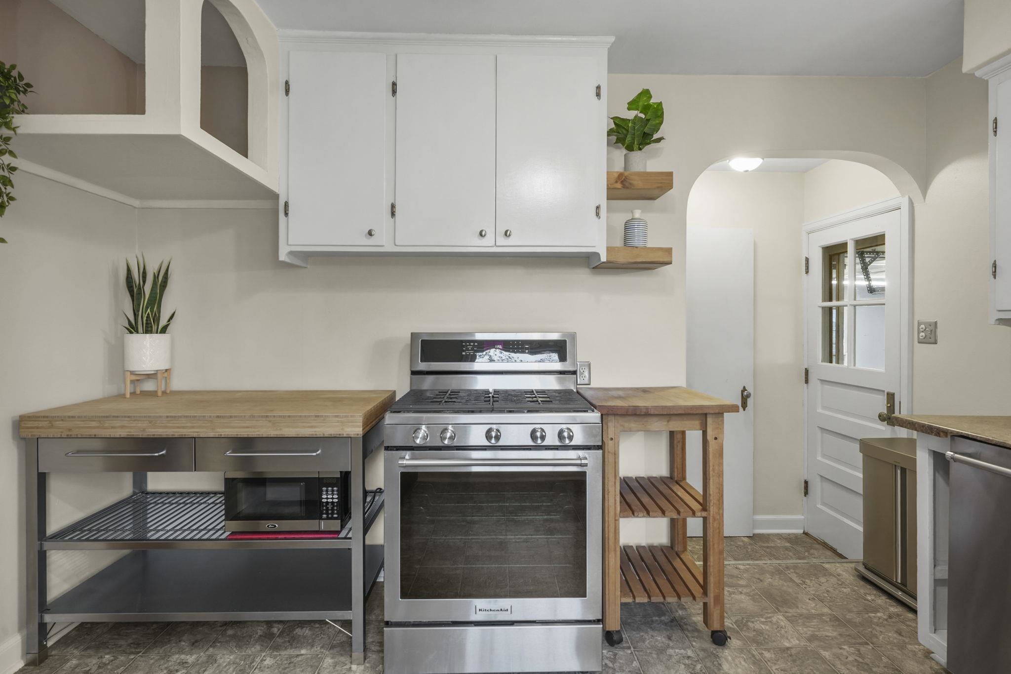 1502 Farragut Street Madison, WI 53704 - Photo 13 of 56