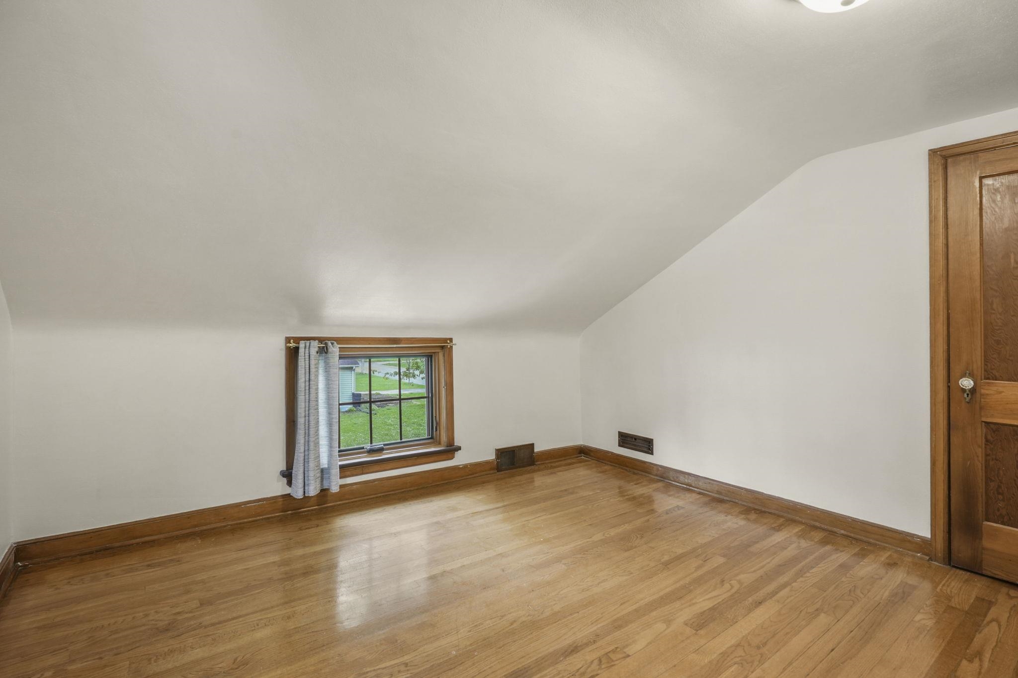 1502 Farragut Street Madison, WI 53704 - Photo 24 of 56