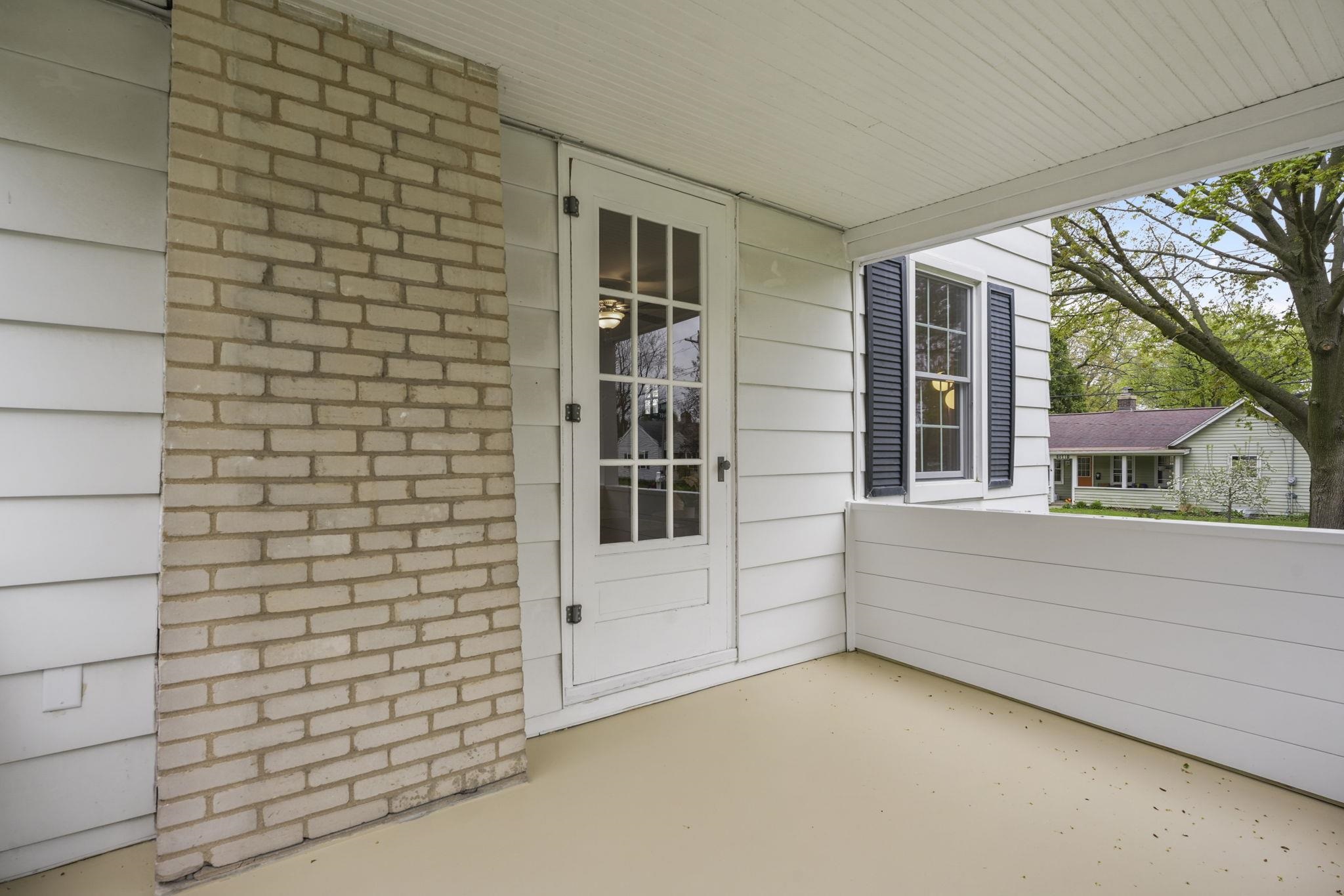 1502 Farragut Street Madison, WI 53704 - Photo 6 of 56