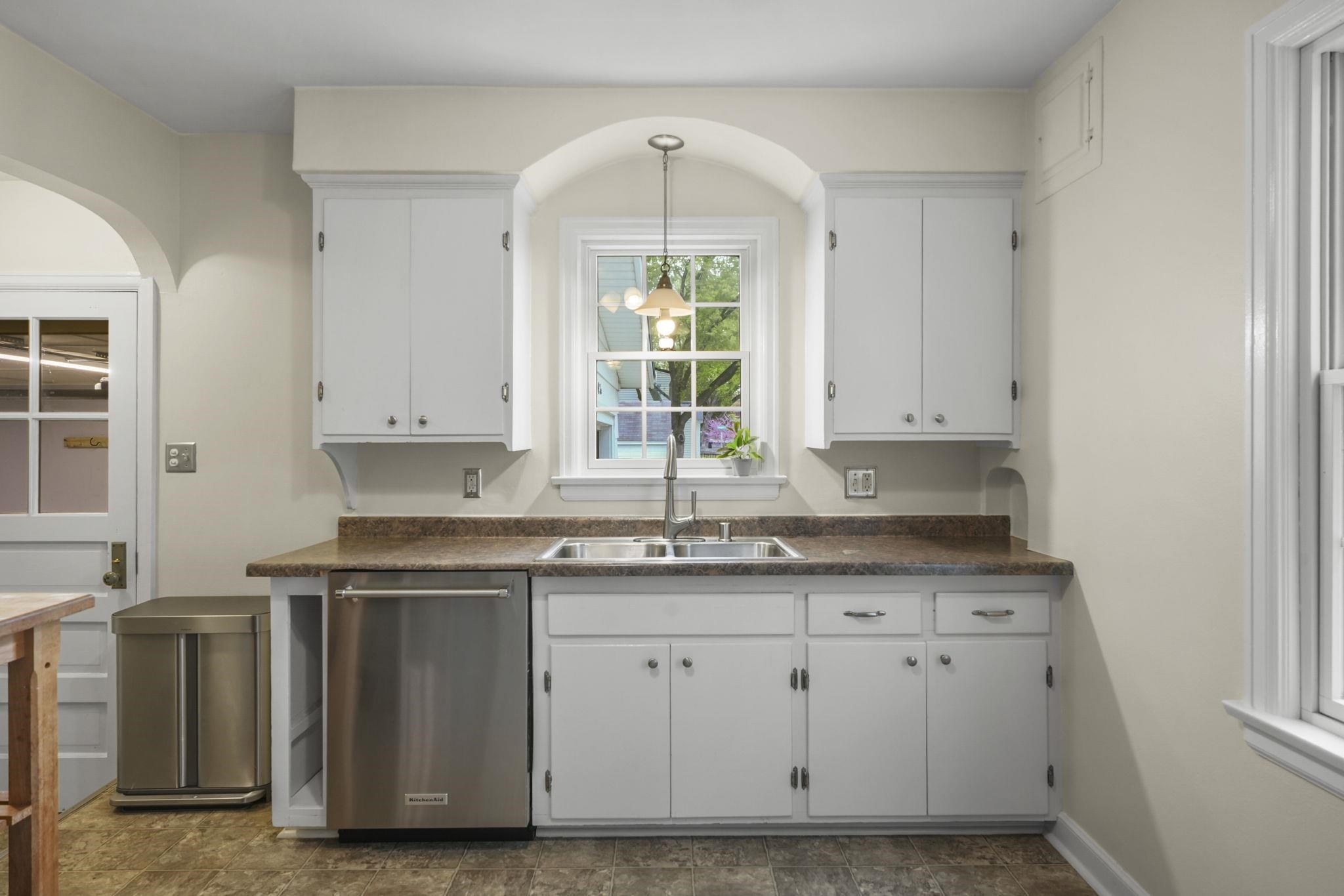 1502 Farragut Street Madison, WI 53704 - Photo 10 of 56