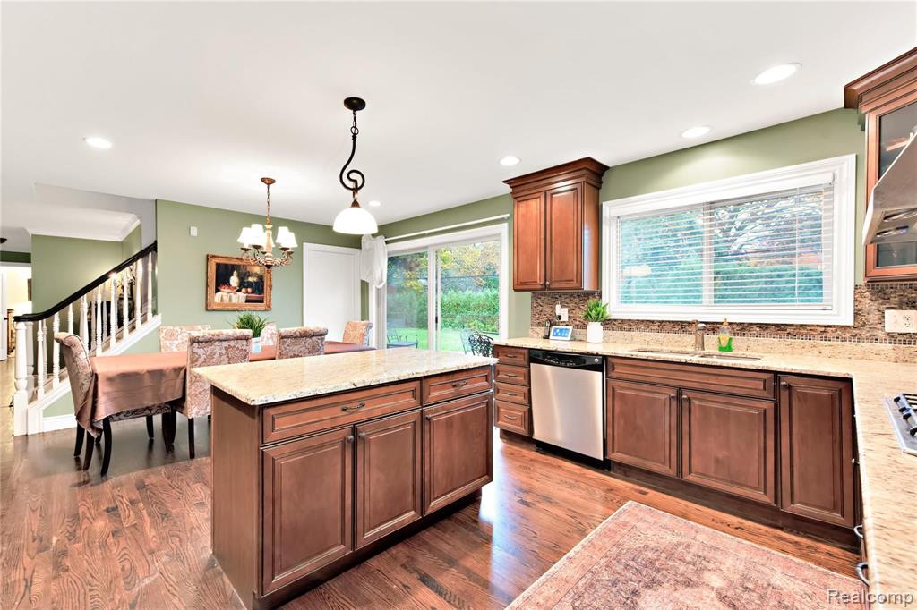 510 Thorntree Road Grosse Pointe Woods, MI 48236 - Photo 11 of 40