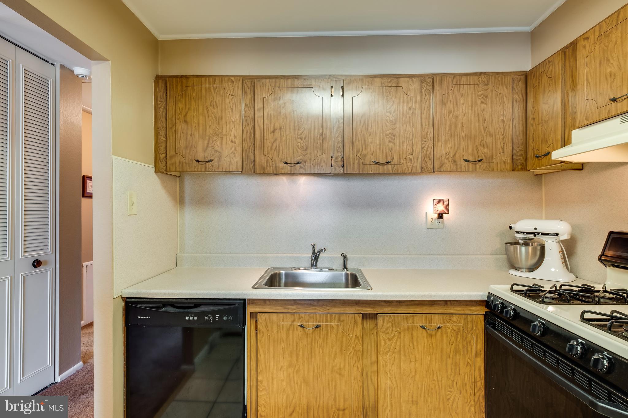 3532 Oakhill Road Philadelphia, PA 19154 - Photo 12 of 32 Dishwasher included