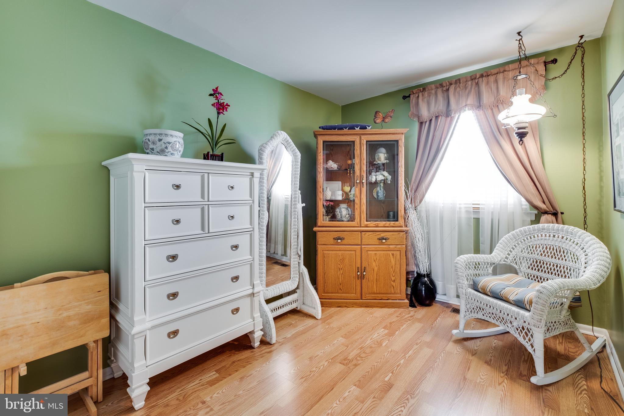 3532 Oakhill Road Philadelphia, PA 19154 - Photo 15 of 32 2nd Bedroom with fresh paint and newer flooring