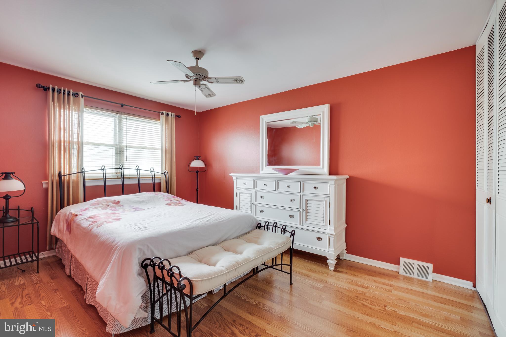 3532 Oakhill Road Philadelphia, PA 19154 - Photo 18 of 32 Master Bedroom w/modern colors
