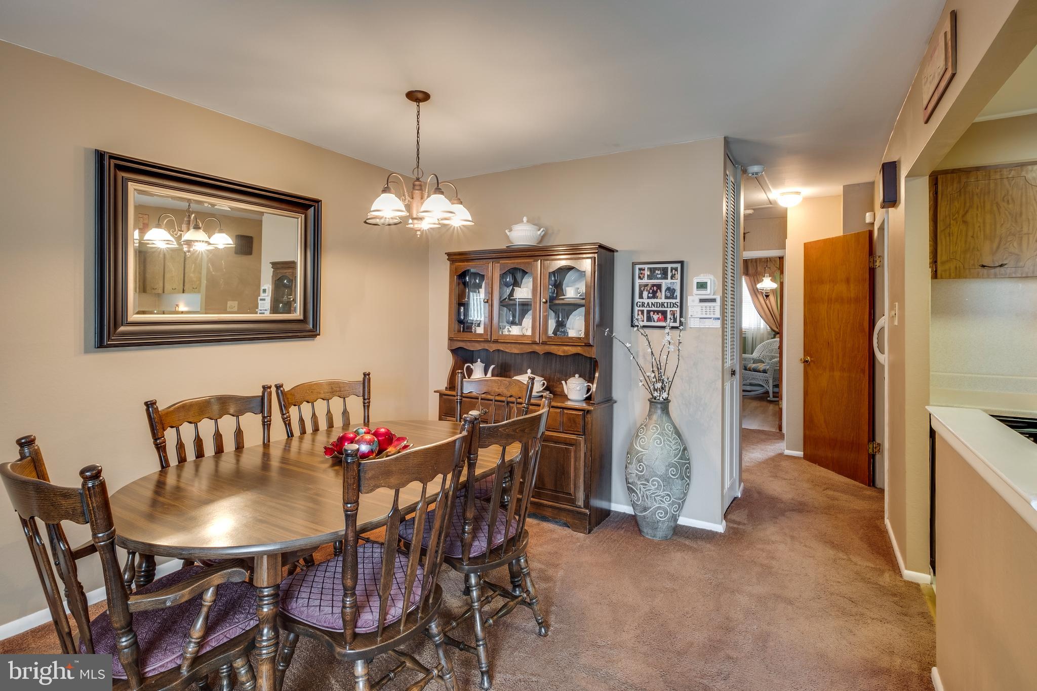3532 Oakhill Road Philadelphia, PA 19154 - Photo 8 of 32 Dining room