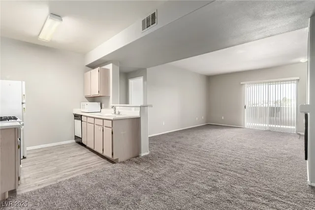 $1,250 | 7413 West Russell Road, Unit 254, Las Vegas, NV 89113