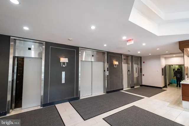 $1,990 | 1225 Martha Custis Drive, Unit 502, Alexandria, VA 22302