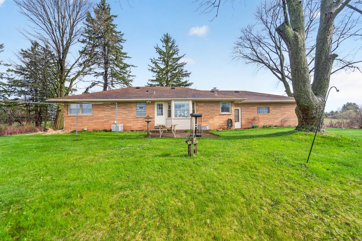 8705 West Donges Bay Road Mequon, WI 53097 - Photo 15 of 20 Back of home