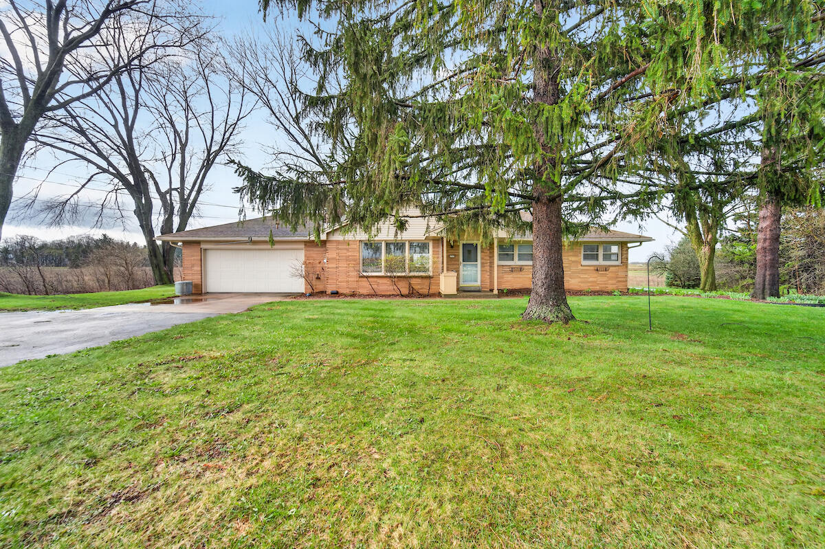 8705 West Donges Bay Road Mequon, WI 53097 - Photo 19 of 20 Front of home
