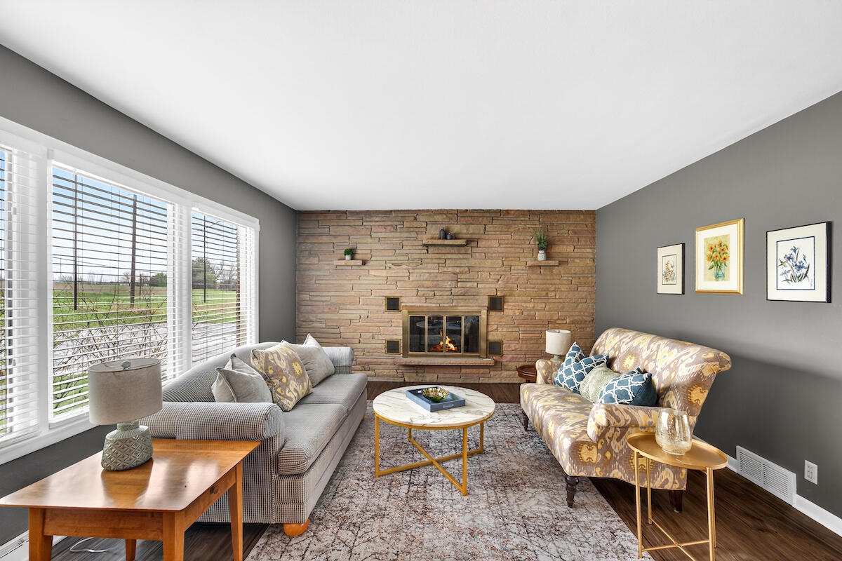 8705 West Donges Bay Road Mequon, WI 53097 - Photo 2 of 20 Living room NFP