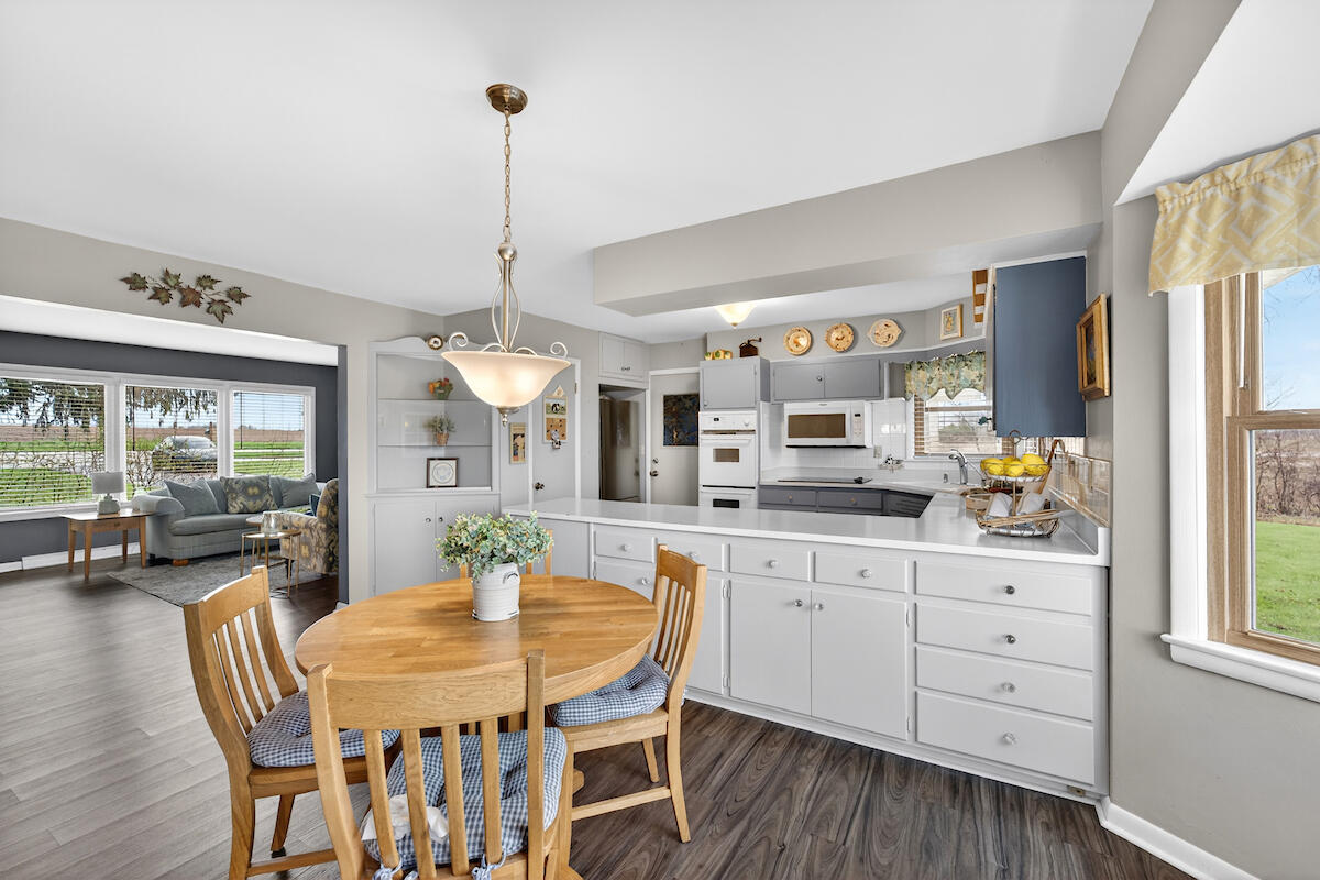 8705 West Donges Bay Road Mequon, WI 53097 - Photo 3 of 20 Eat-in kitchen