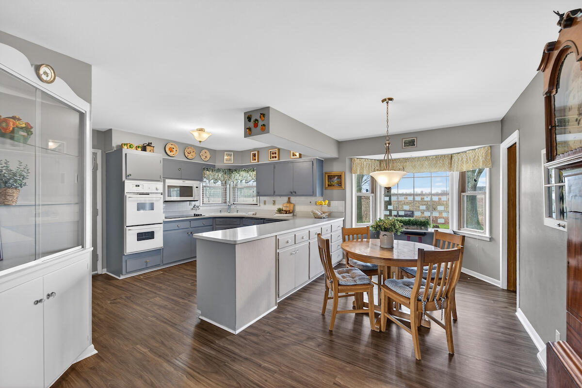 8705 West Donges Bay Road Mequon, WI 53097 - Photo 4 of 20 Open sight lines