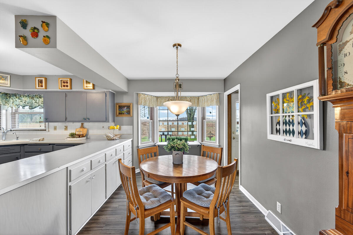 8705 West Donges Bay Road Mequon, WI 53097 - Photo 7 of 20 Dining