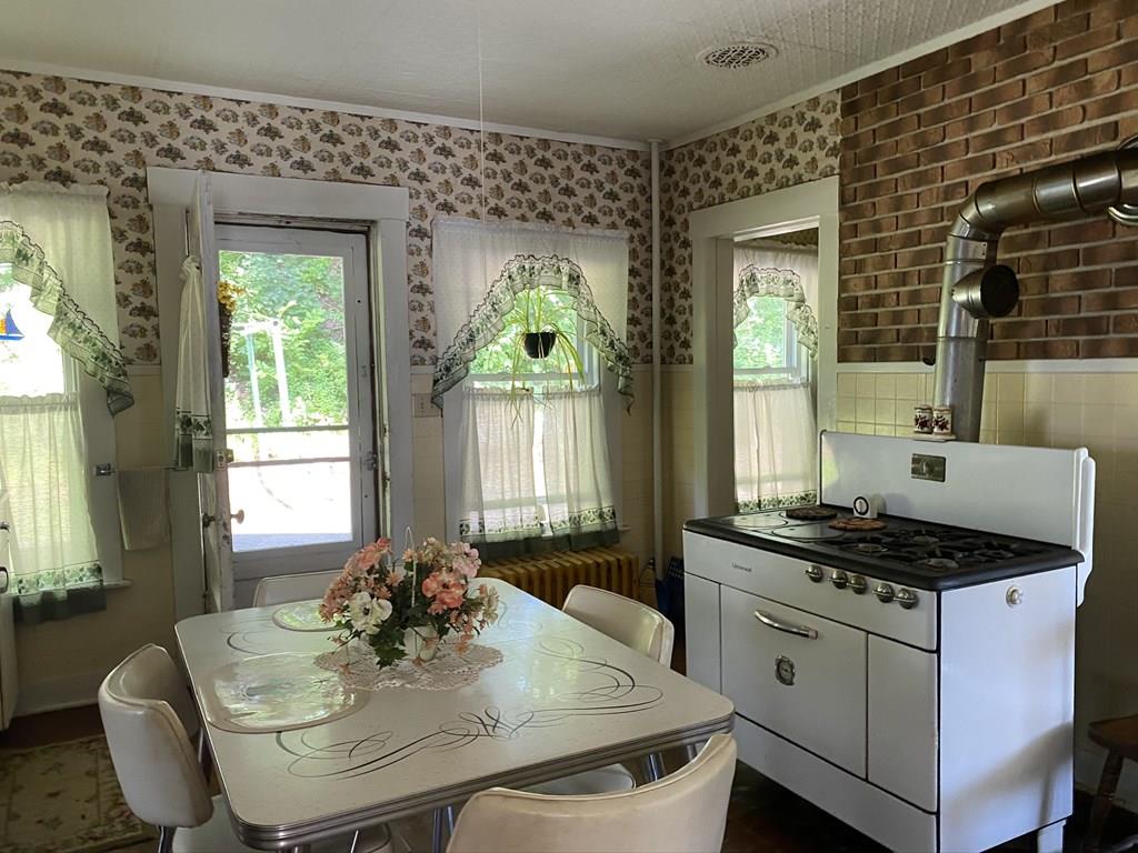 5 Barnes Street Ware, MA 01082 - Photo 8 of 40 Gallery Image 8