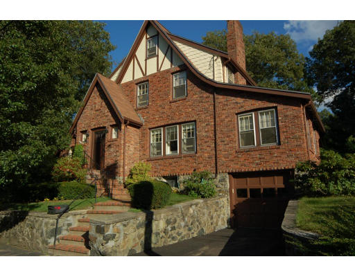 48 Kenilworth Road Arlington, MA 02476 - Photo 1 of 25 Gallery Image 1