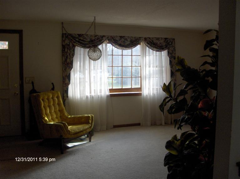 140 Cedric Road Centerville, MA 02632 - Photo 8 of 17 a living room with furniture and a window