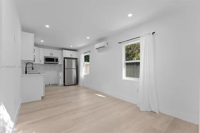 $1,750 | 2610 Northwest 83rd Avenue, Unit B, Sunrise, FL 33322