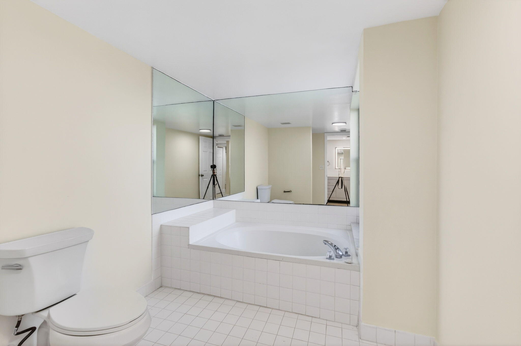 5900 Camino Del Sol, Unit 304 Boca Raton, FL 33433 - Photo 17 of 87 44-web-or-mls-DSC_4488