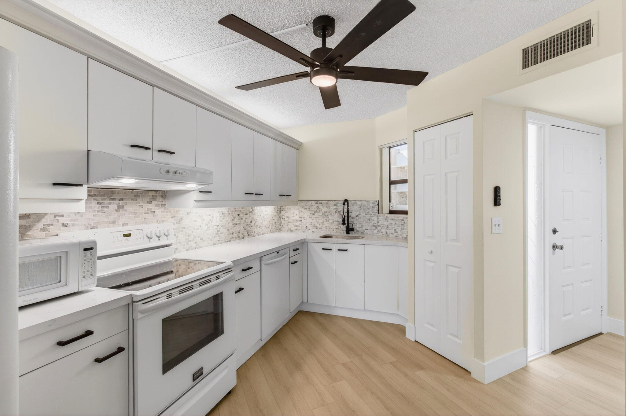 5900 Camino Del Sol, Unit 304 Boca Raton, FL 33433 - Photo 3 of 87 26-web-or-mls-DSC_4348