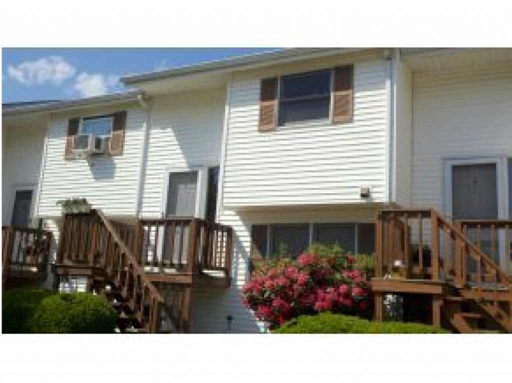 877 Mammoth Road, Unit 7 Manchester, NH 03104 - Photo 1 of 16