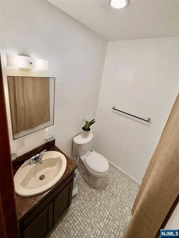 154 Cork Hill Road Franklin, NJ 07416 - Photo 13 of 35 a bathroom with a sink toilet and mirror