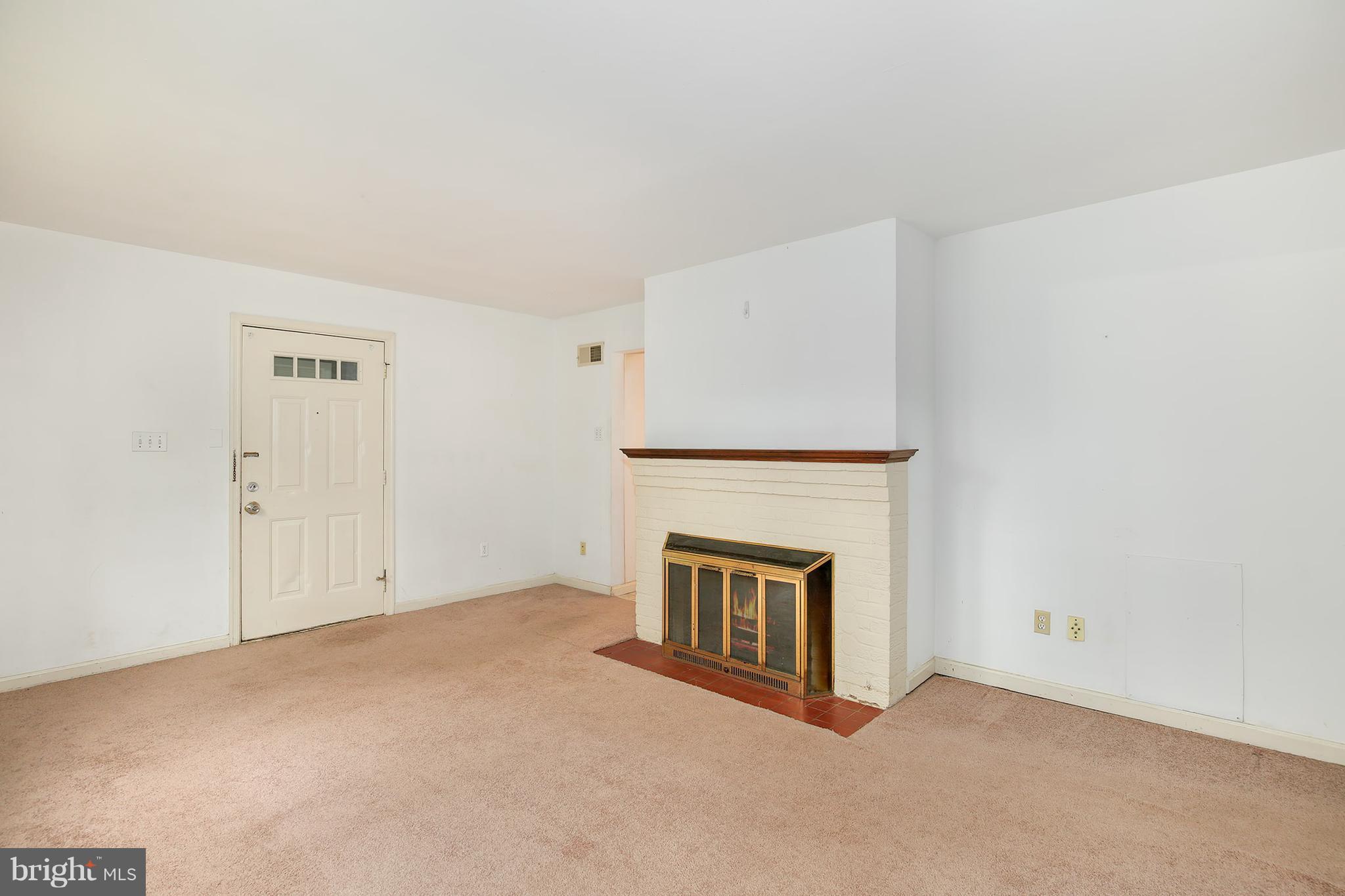 3010 Dawson Avenue Silver Spring, MD 20902 - Photo 5 of 29 Living Room