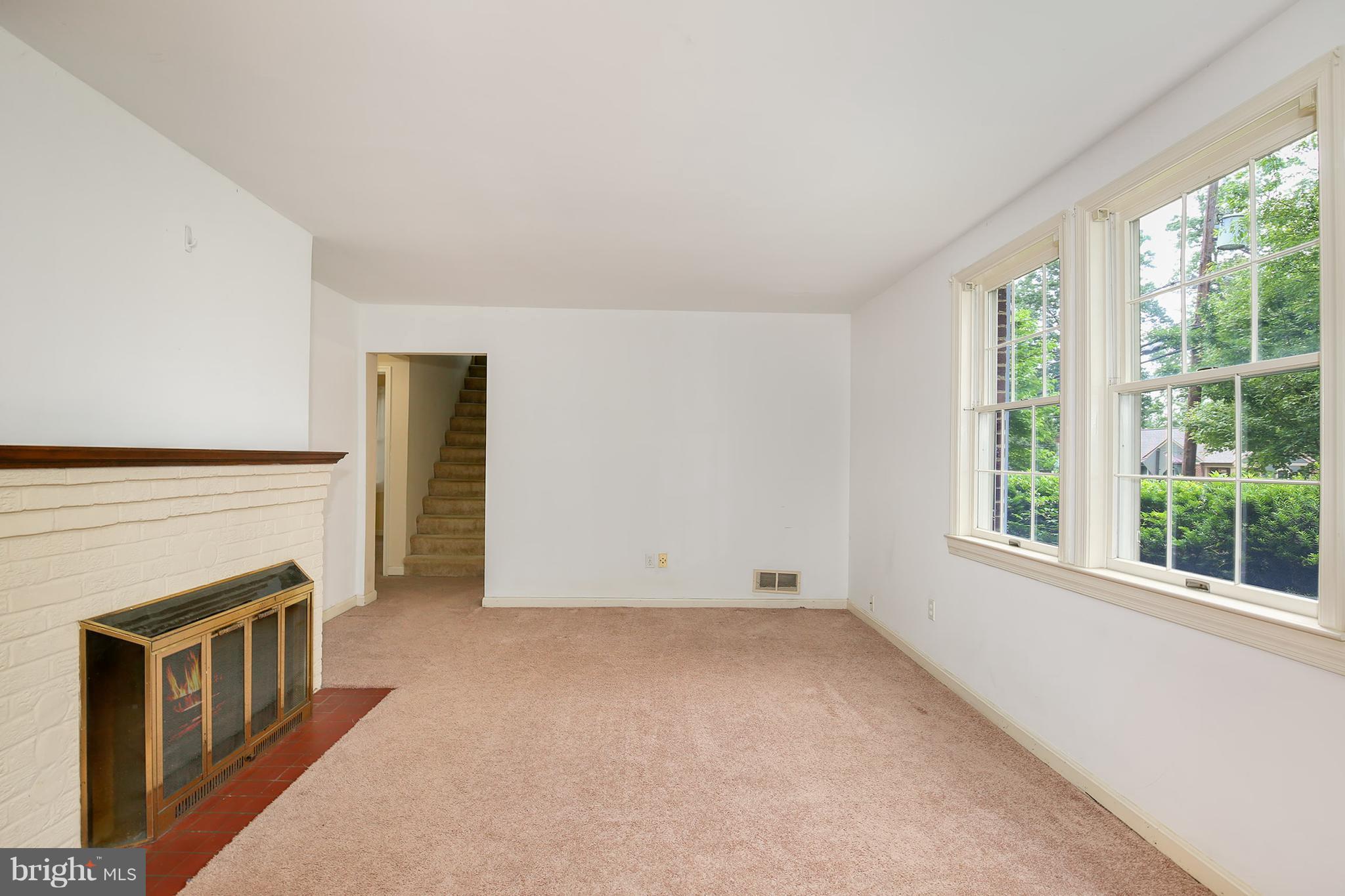 3010 Dawson Avenue Silver Spring, MD 20902 - Photo 6 of 29 Living Room