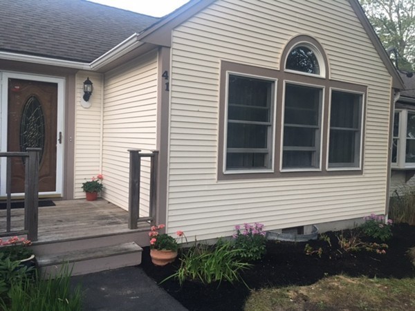41 Diandy Road Bourne, MA 02562 - Photo 4 of 17 a view of a house with a small window