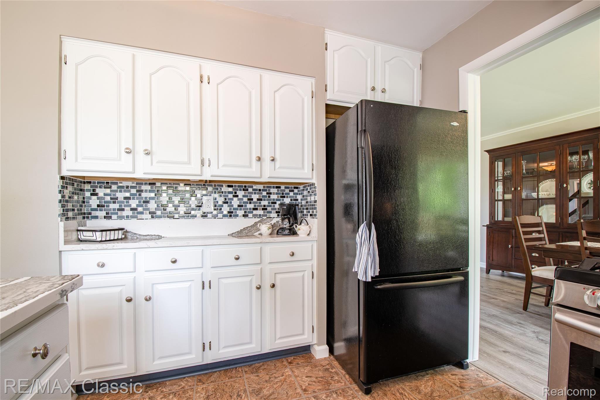 22715 Shadowpine Way Novi, MI 48375 - Photo 8 of 34 kitchen