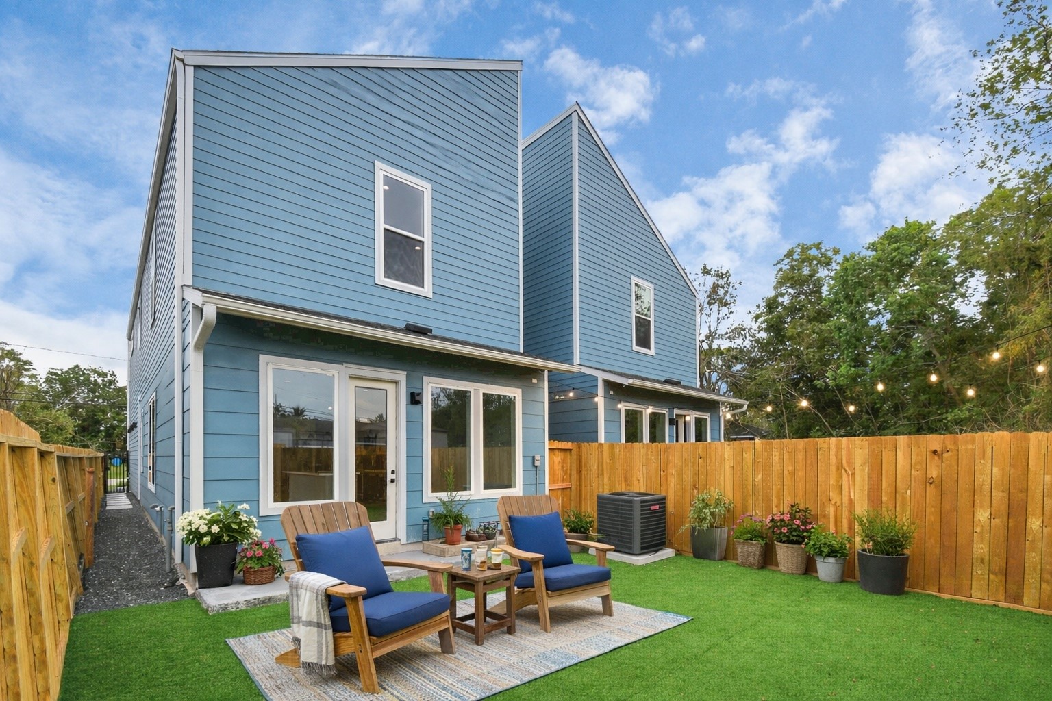 6817 Peerless Street Houston, TX 77021 - Photo 20 of 31 a backyard of a house with table and chairs