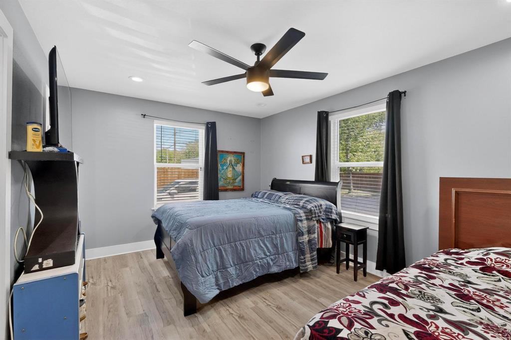 602 North Bagdad Road Grand Prairie, TX 75050 - Photo 22 of 39 a bedroom with a bed and a window