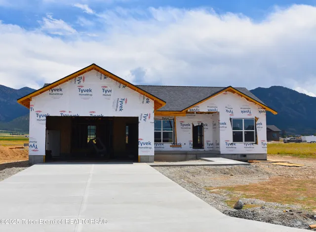 $575,000 | 626 Little Greys Loop, Etna, WY 83118