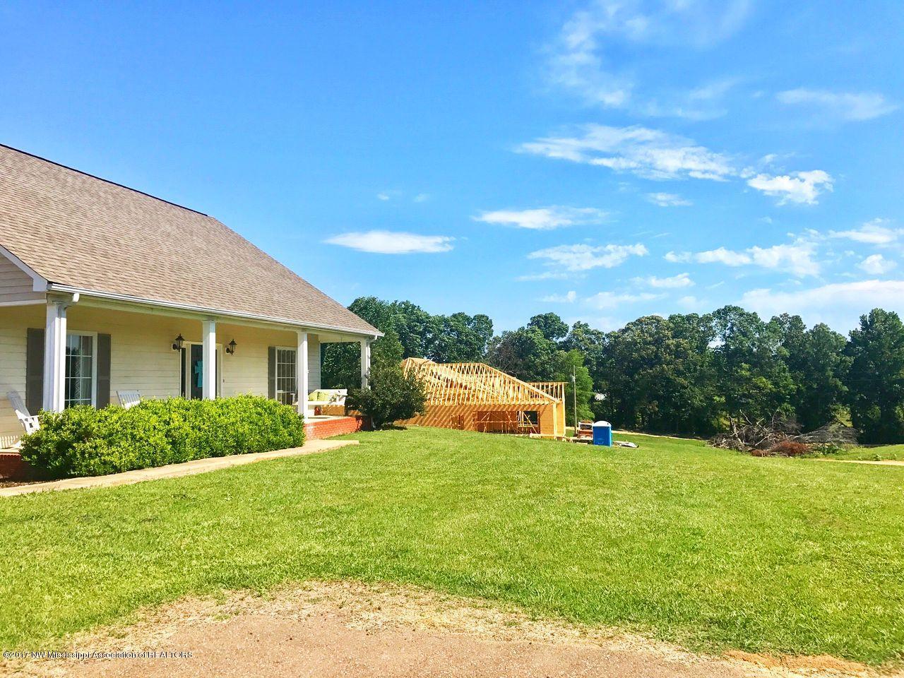 4067 Good Hope Road Batesville, MS 38606 - Photo 6 of 47 IMG_4724 (2)