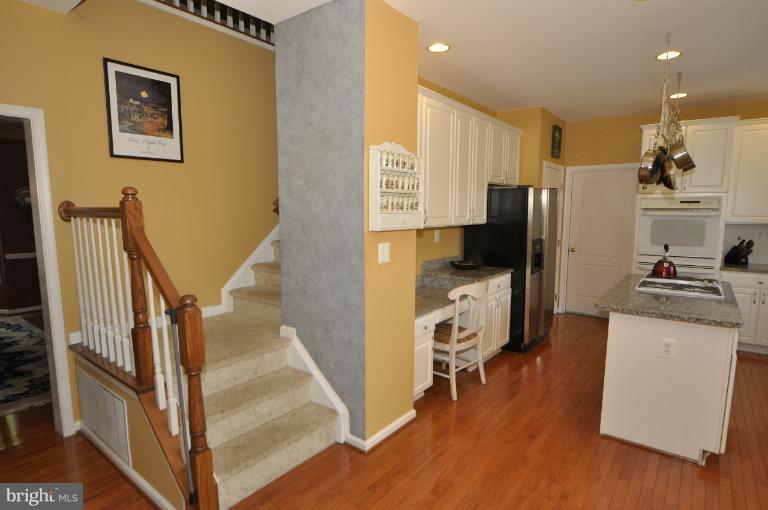10874 Hunter Gate Way Reston, VA 20194 - Photo 1 of 30 Kitchen
