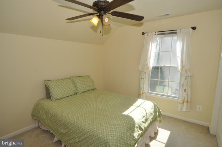 10874 Hunter Gate Way Reston, VA 20194 - Photo 19 of 30 Bedroom