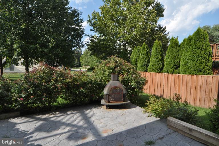 10874 Hunter Gate Way Reston, VA 20194 - Photo 20 of 30 Exterior (Rear)