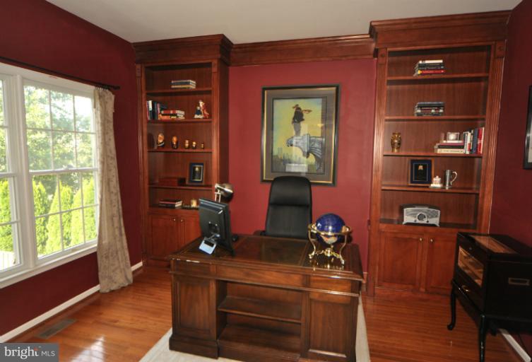 10874 Hunter Gate Way Reston, VA 20194 - Photo 25 of 30 Interior (General)