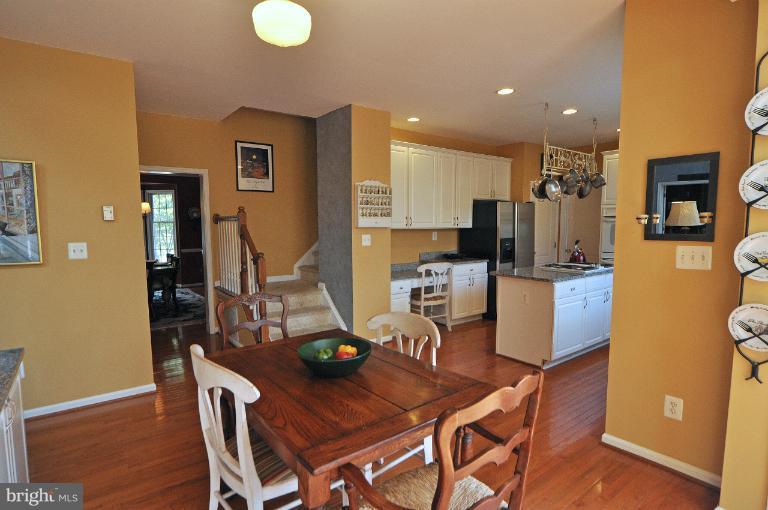 10874 Hunter Gate Way Reston, VA 20194 - Photo 29 of 30 Kitchen
