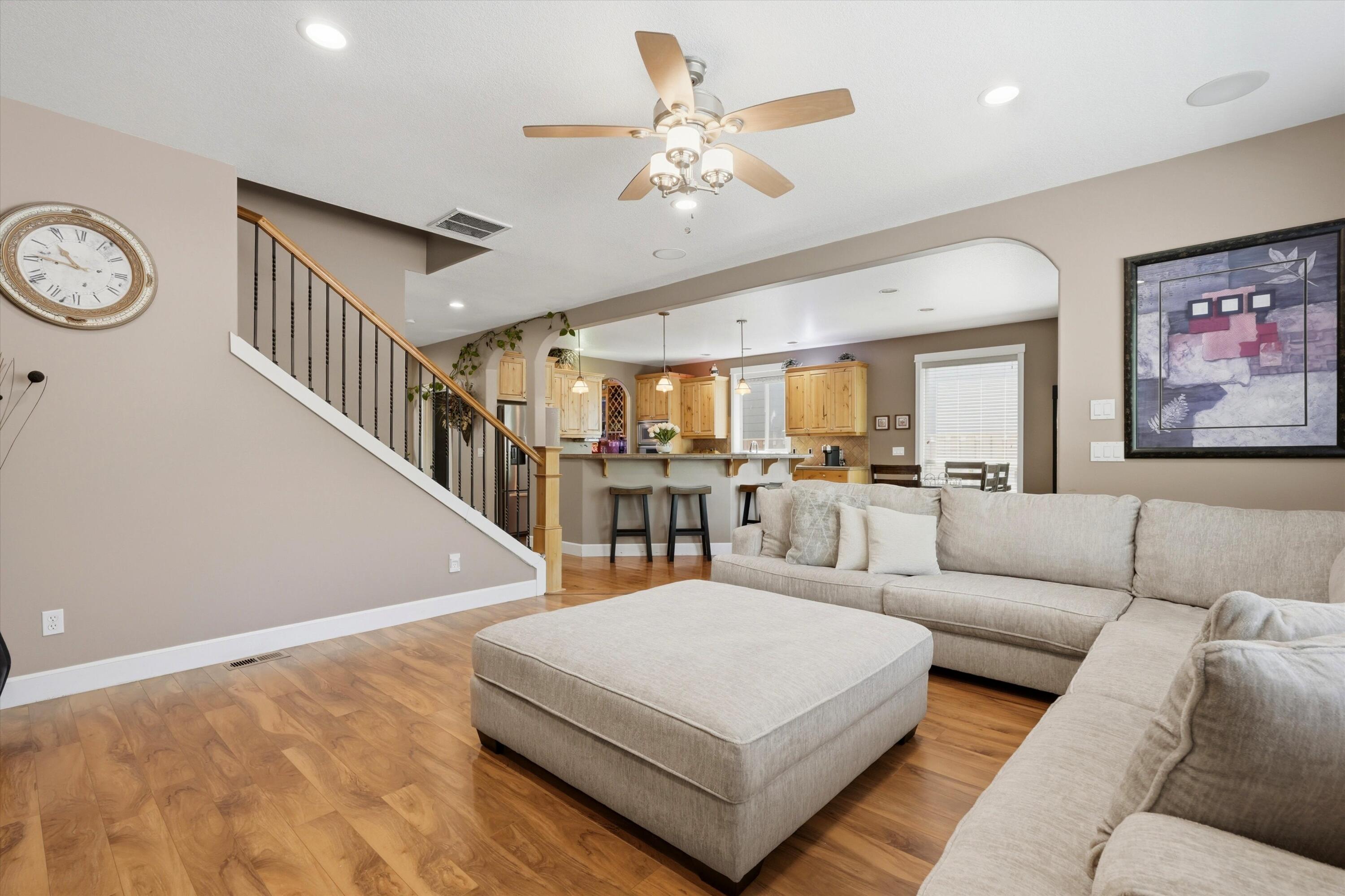 61235 Splendor Lane Bend, OR 97702 - Photo 31 of 52 Living room view into kitchen and dining area