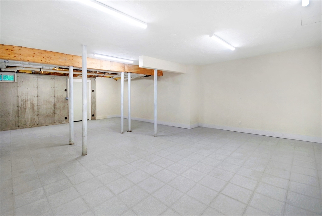 16 Village Road Pepperell, MA 01463 - Photo 28 of 40