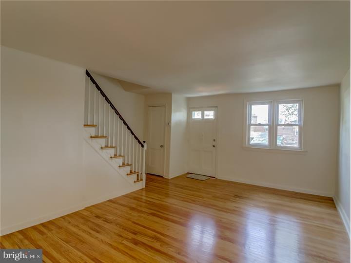 734 Bennington Road Folcroft, PA 19032 - Photo 4 of 18 Living Room