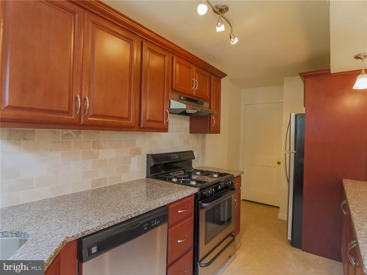 734 Bennington Road Folcroft, PA 19032 - Photo 7 of 18 Kitchen