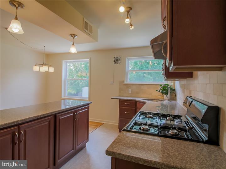 734 Bennington Road Folcroft, PA 19032 - Photo 8 of 18 Kitchen