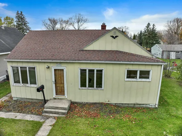 $92,900 | 939 Duluth Avenue North, Thief River Falls, MN 56701