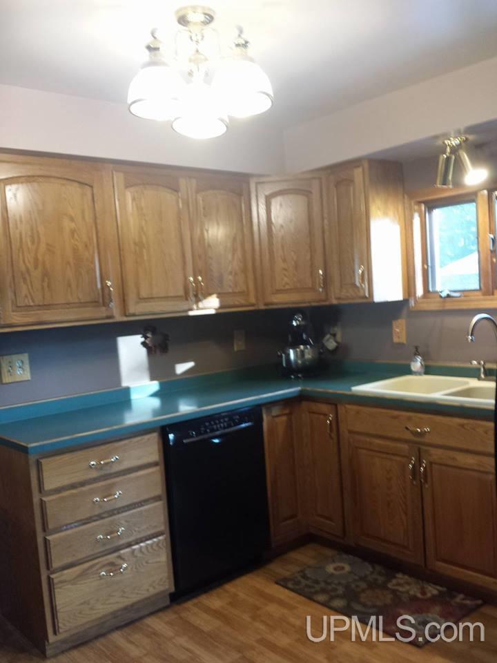 524 North 4th Street L'Anse, MI 49946 - Photo 4 of 25