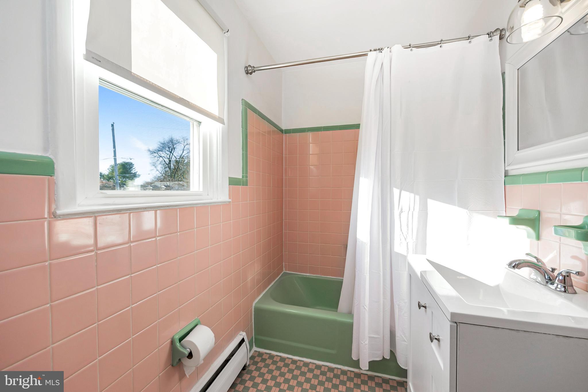 320 Hill Road Havertown, PA 19083 - Photo 35 of 77 2nd floor full bathroom