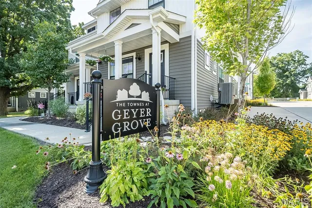 $415,000 | 1053 Geyer Grove, Unit 9, Kirkwood, MO 63122